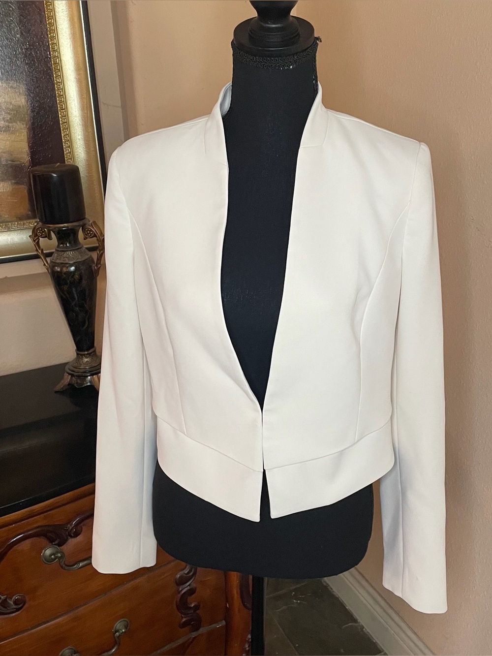 Cropped white collarless blazer